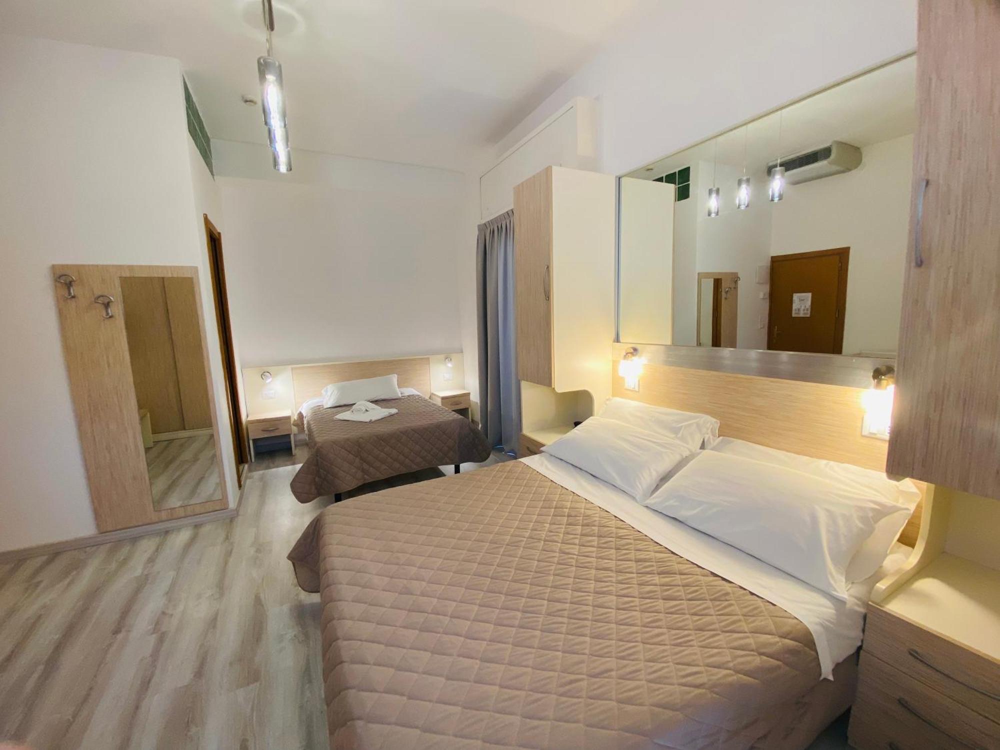 Hotel Butterfly Wellness & Spa Rimini Extérieur photo