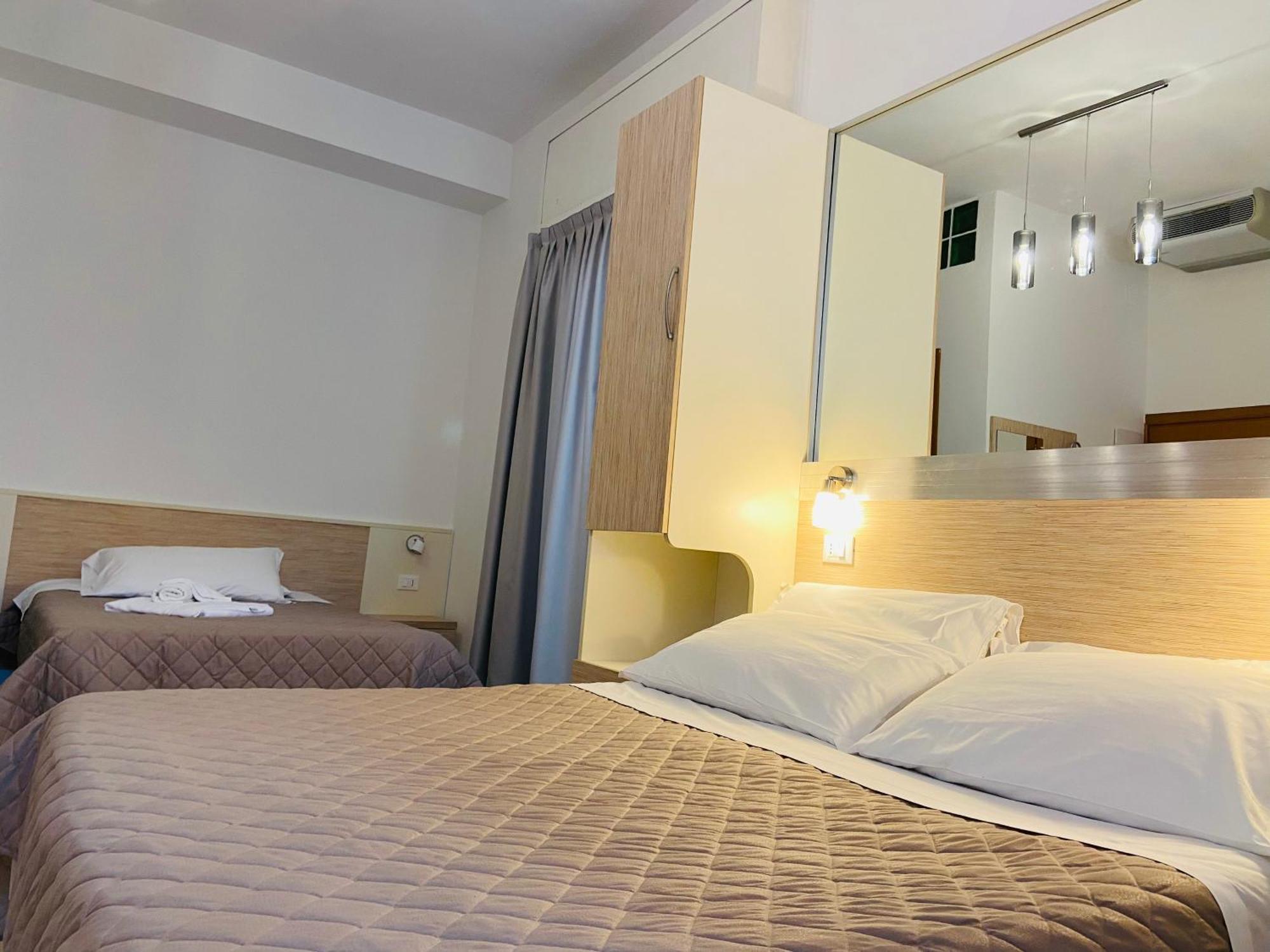 Hotel Butterfly Wellness & Spa Rimini Extérieur photo
