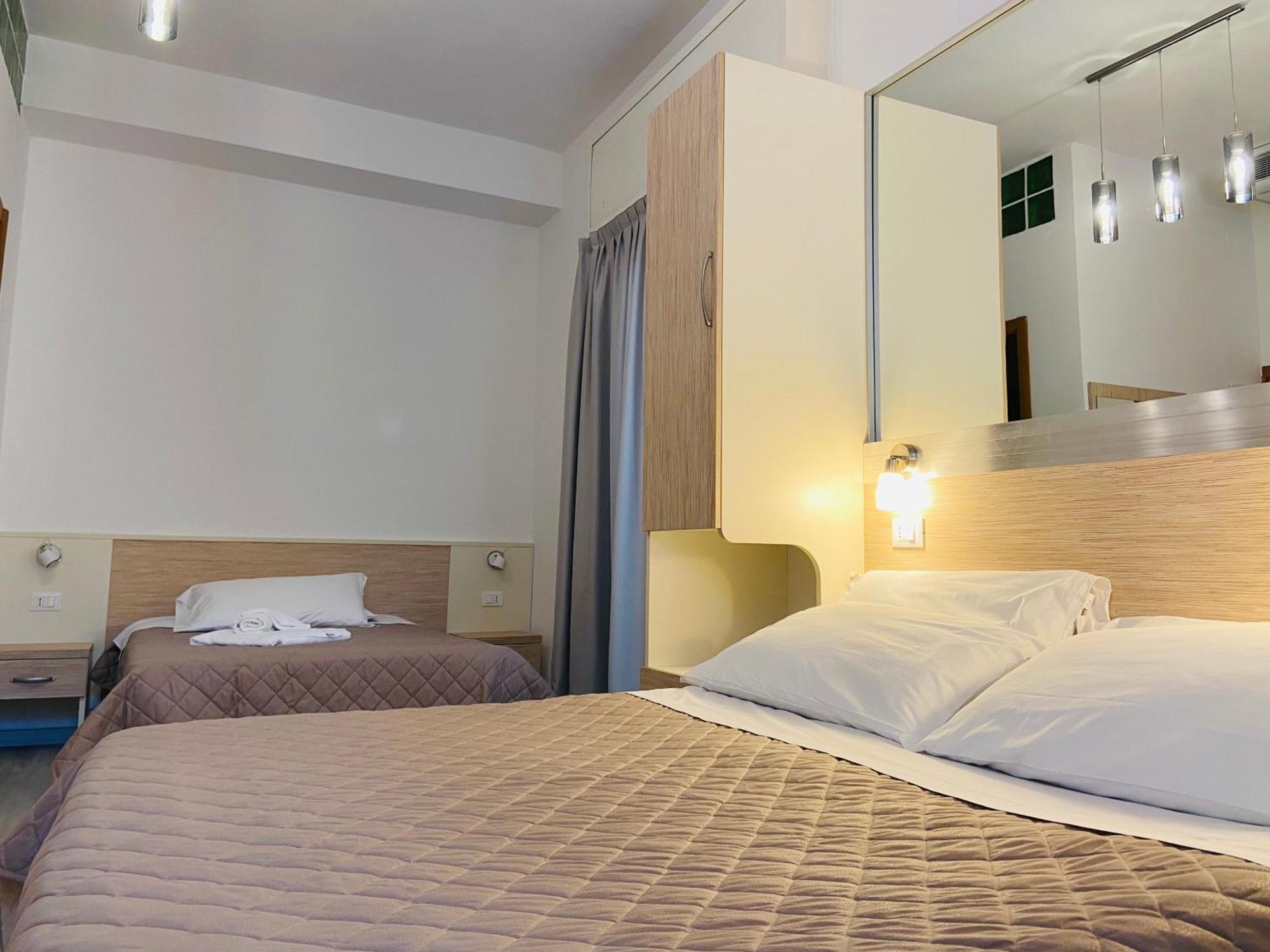Hotel Butterfly Wellness & Spa Rimini Extérieur photo